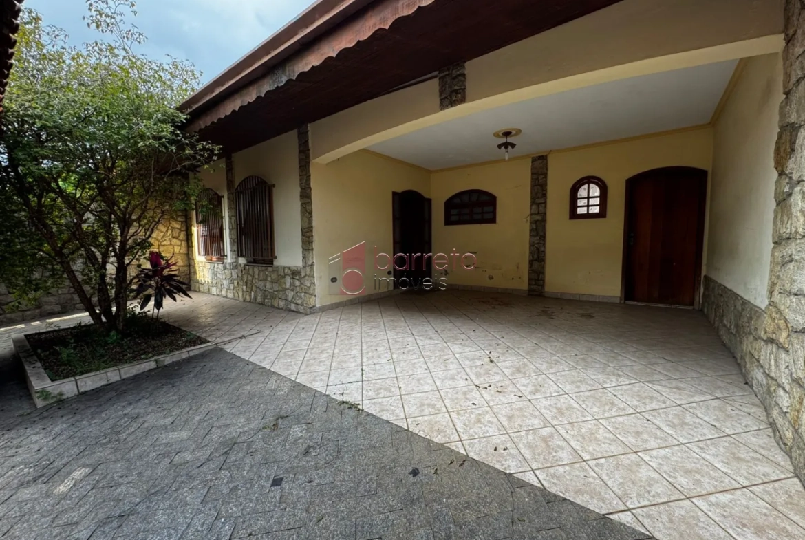 CASA COM EDÍCULA PARA LOCAÇÃO E VENDA NA VILA RAMI – JUNDIAÍ/SP