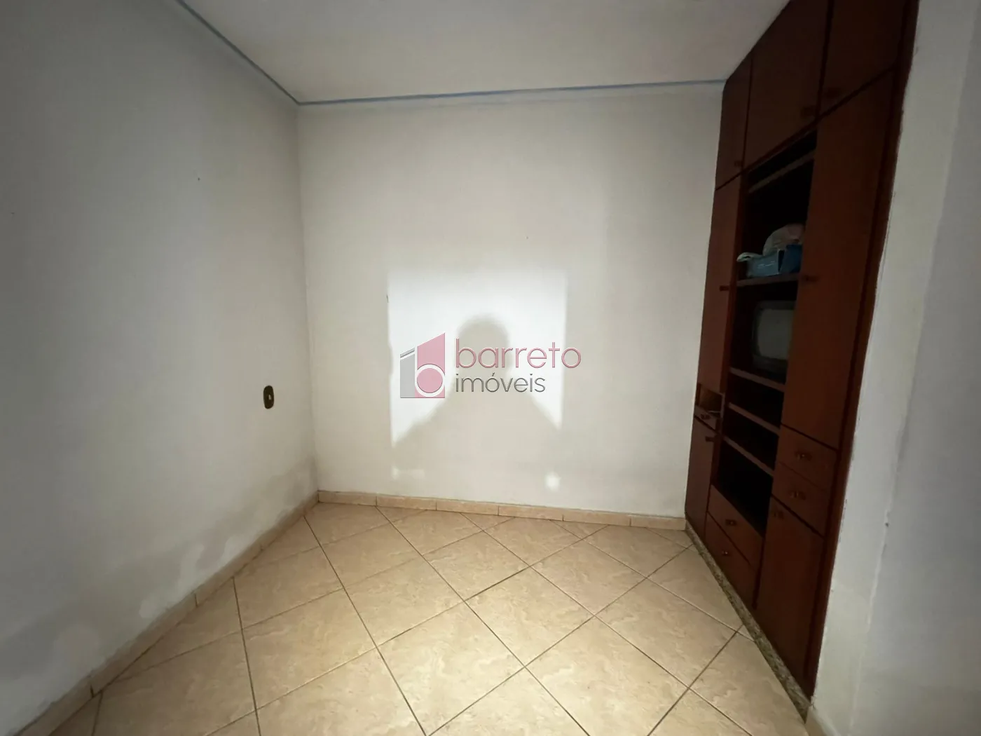 CASA COM EDÍCULA PARA LOCAÇÃO E VENDA NA VILA RAMI – JUNDIAÍ/SP