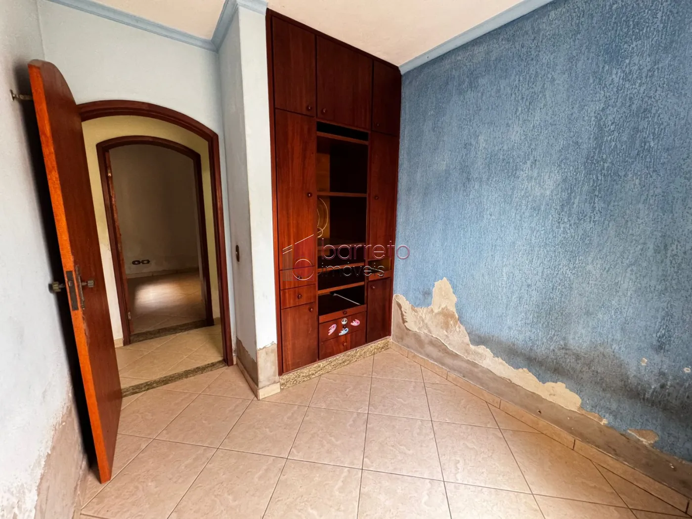 CASA COM EDÍCULA PARA LOCAÇÃO E VENDA NA VILA RAMI – JUNDIAÍ/SP