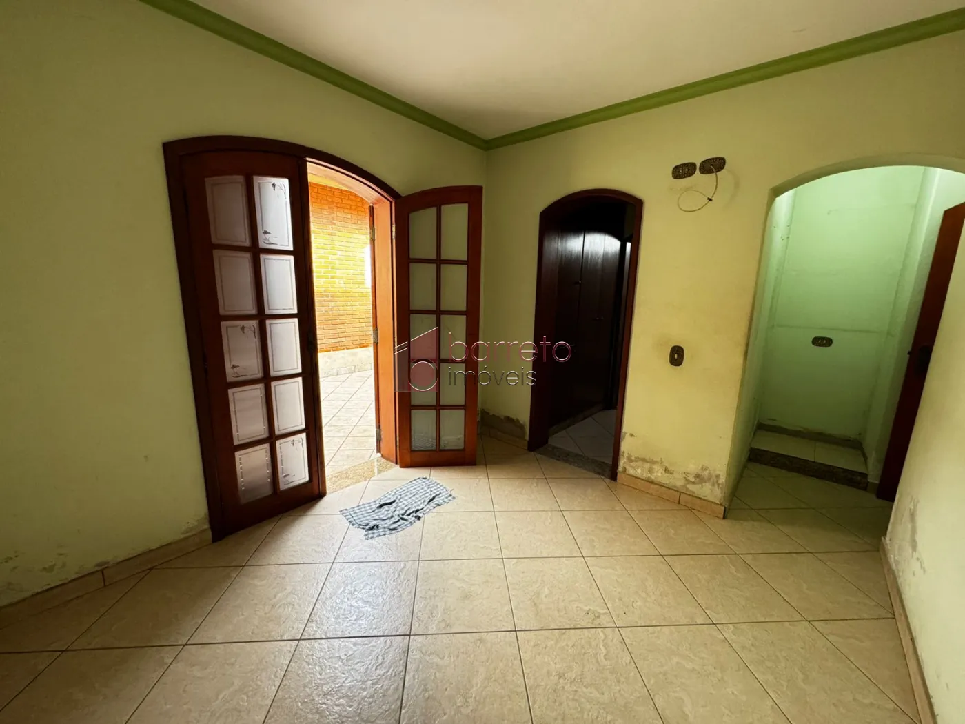 CASA COM EDÍCULA PARA LOCAÇÃO E VENDA NA VILA RAMI – JUNDIAÍ/SP