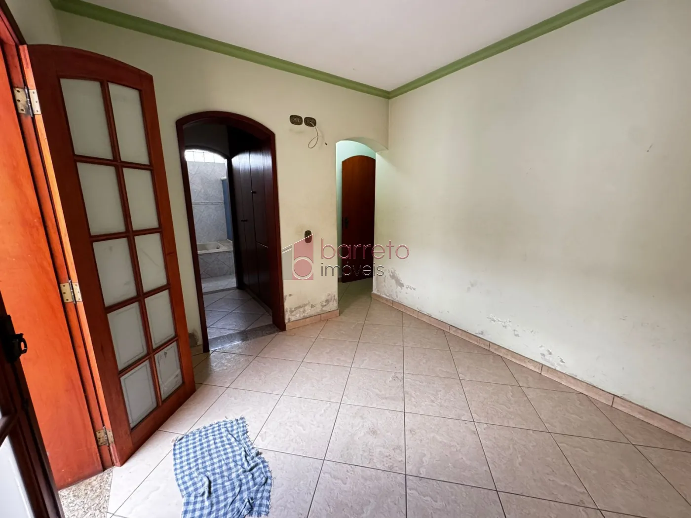 CASA COM EDÍCULA PARA LOCAÇÃO E VENDA NA VILA RAMI – JUNDIAÍ/SP