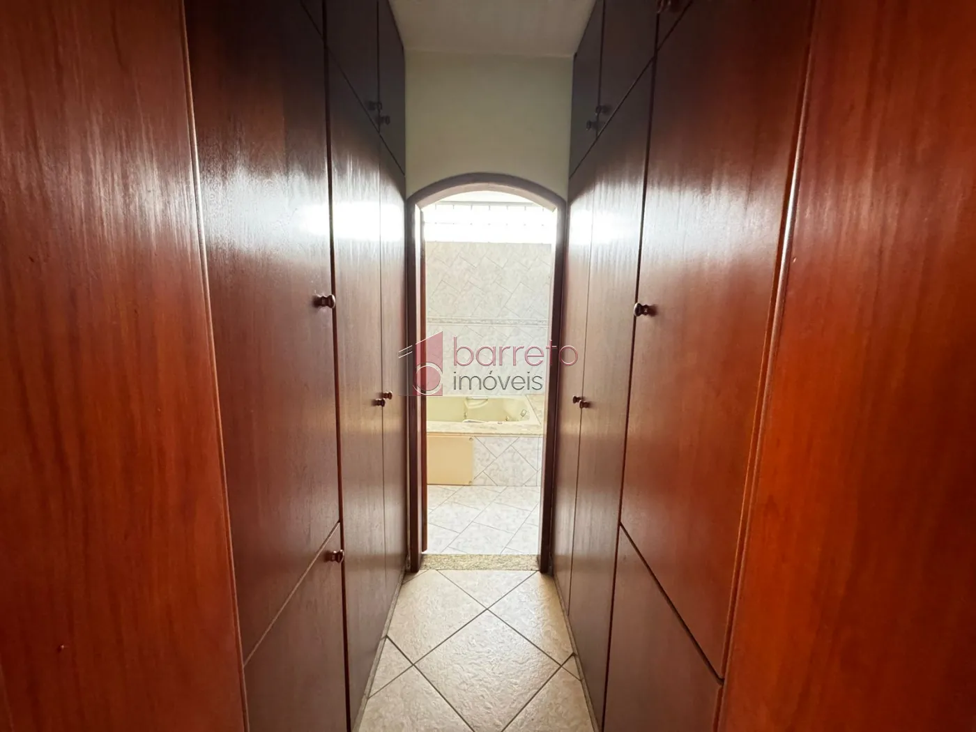CASA COM EDÍCULA PARA LOCAÇÃO E VENDA NA VILA RAMI – JUNDIAÍ/SP