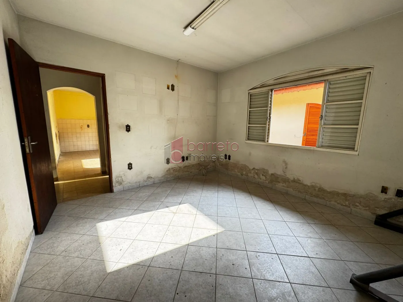 CASA COM EDÍCULA PARA LOCAÇÃO E VENDA NA VILA RAMI – JUNDIAÍ/SP