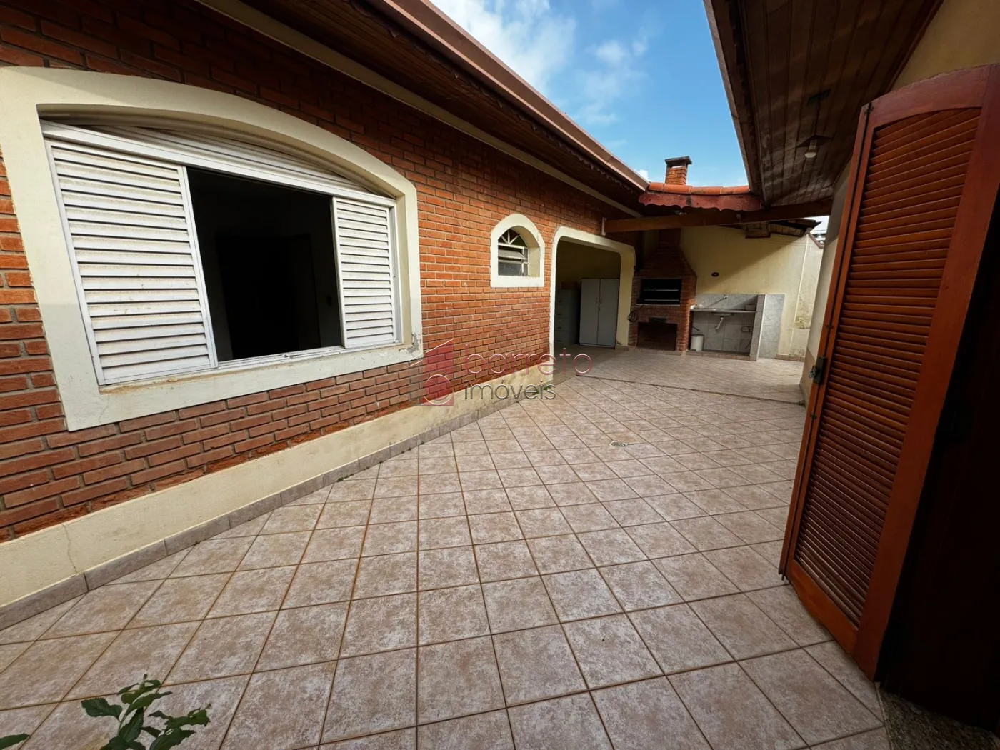 CASA COM EDÍCULA PARA LOCAÇÃO E VENDA NA VILA RAMI – JUNDIAÍ/SP