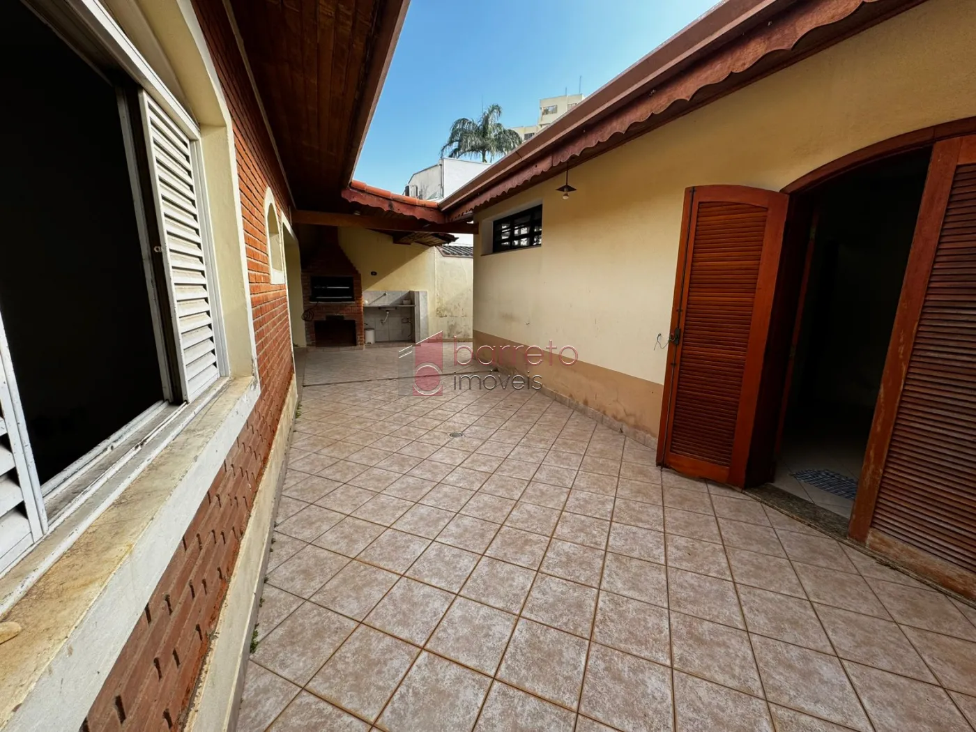 CASA COM EDÍCULA PARA LOCAÇÃO E VENDA NA VILA RAMI – JUNDIAÍ/SP