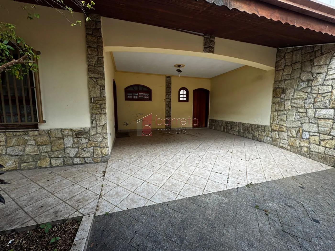 CASA COM EDÍCULA PARA LOCAÇÃO E VENDA NA VILA RAMI – JUNDIAÍ/SP