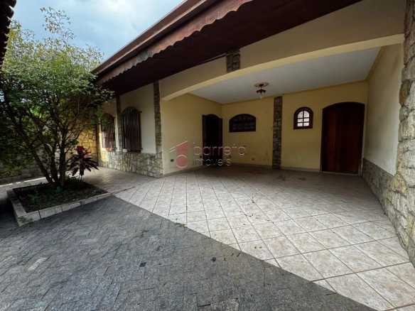CASA COM EDÍCULA PARA LOCAÇÃO E VENDA NA VILA RAMI – JUNDIAÍ/SP