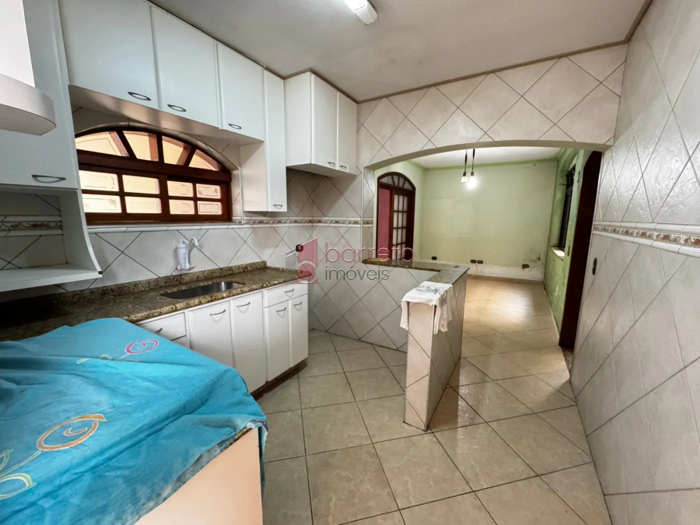 CASA COM EDÍCULA PARA LOCAÇÃO E VENDA NA VILA RAMI – JUNDIAÍ/SP