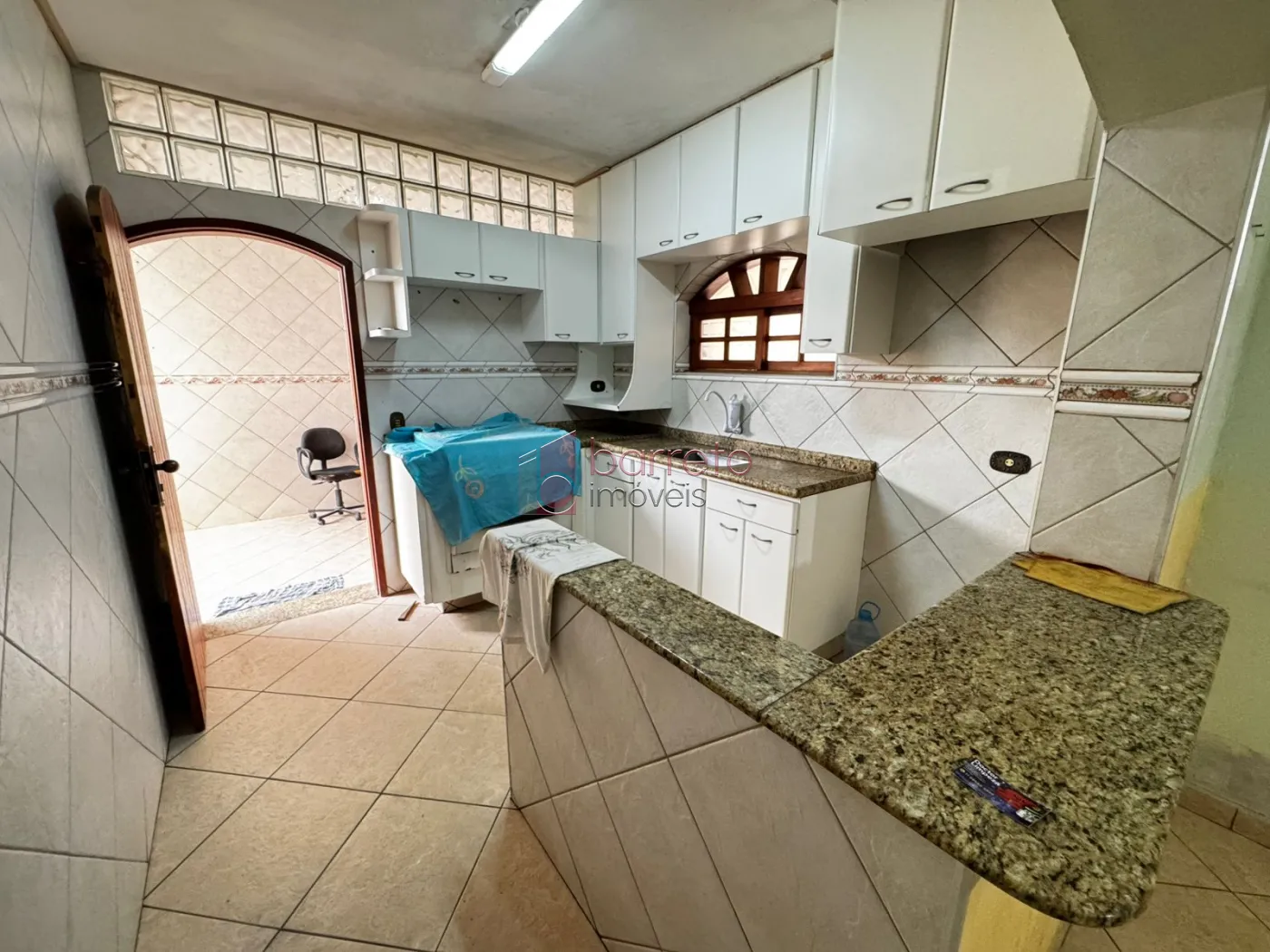 CASA COM EDÍCULA PARA LOCAÇÃO E VENDA NA VILA RAMI – JUNDIAÍ/SP