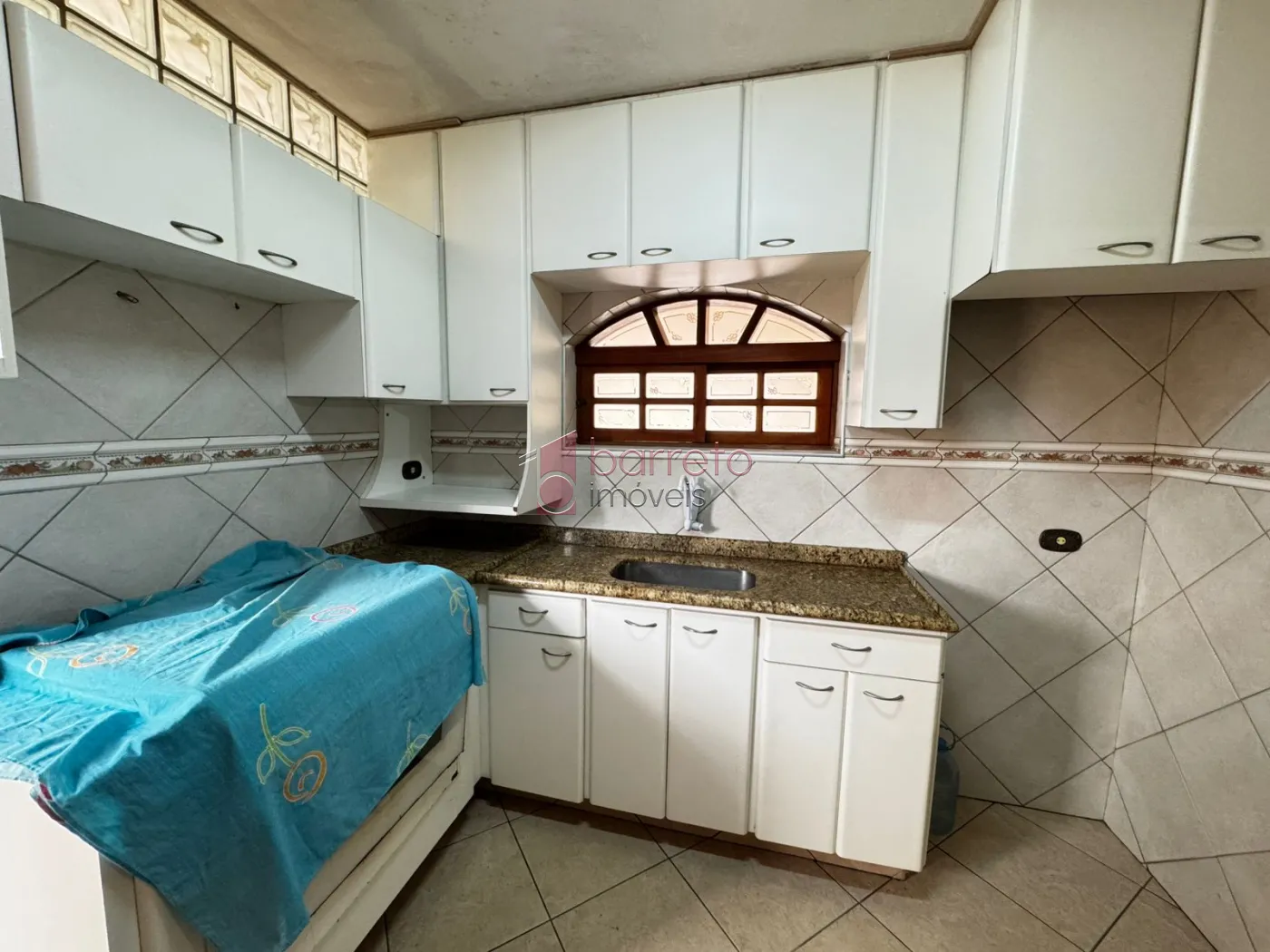 CASA COM EDÍCULA PARA LOCAÇÃO E VENDA NA VILA RAMI – JUNDIAÍ/SP