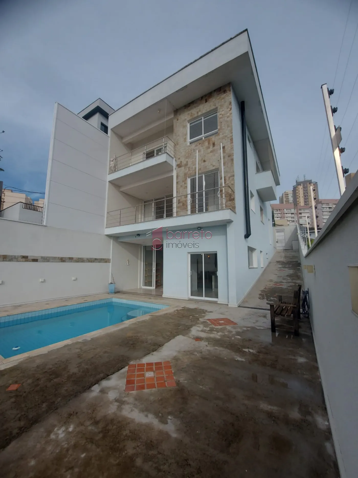 CASA COM PISCINA À VENDA NO RESIDENCIAL NOVE DE JULHO EM JUNDIAÍ/SP