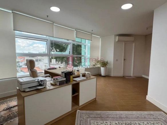 SALA COMERCIAL MOBILIADA PARA LOCAÇÃO NO CONDOMÍNIO GOLDEN OFFICE – JUNDIAÍ/SP
