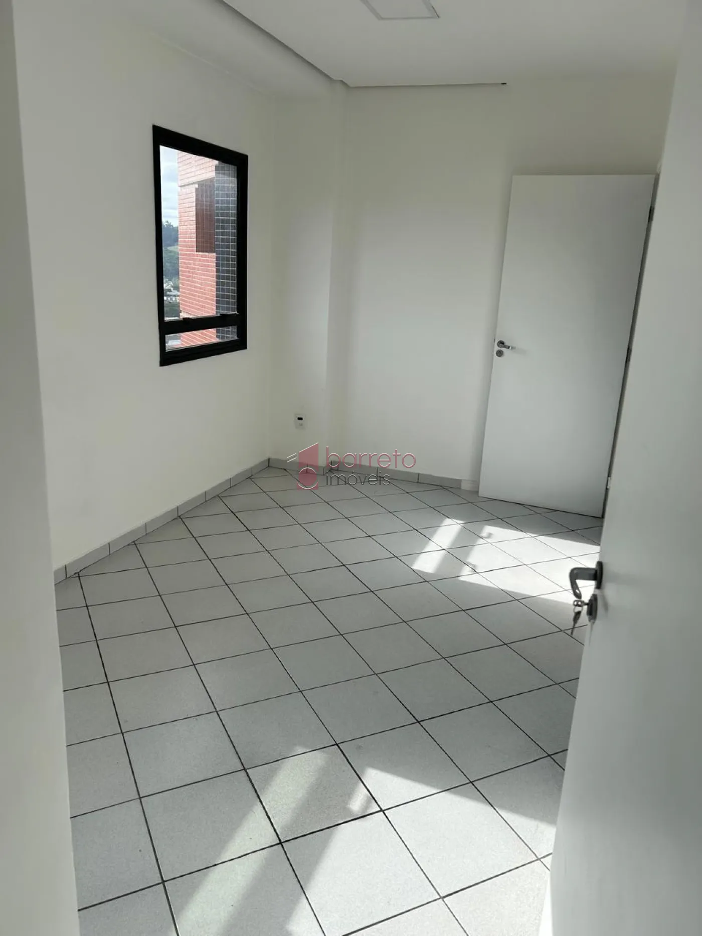 SALA COMERCIAL NO EDIFÍCIO JATOBÁ NO CENTRO – JUNDIAÍ/SP