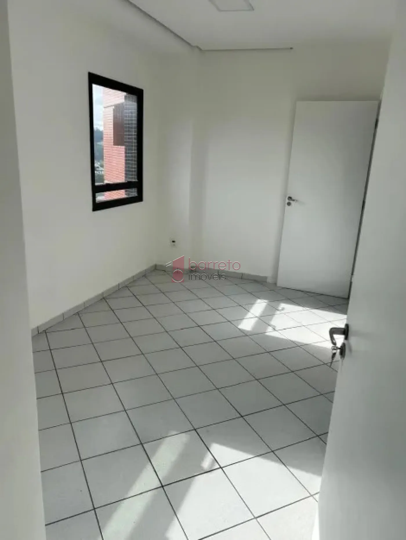SALA COMERCIAL NO EDIFÍCIO JATOBÁ NO CENTRO – JUNDIAÍ/SP