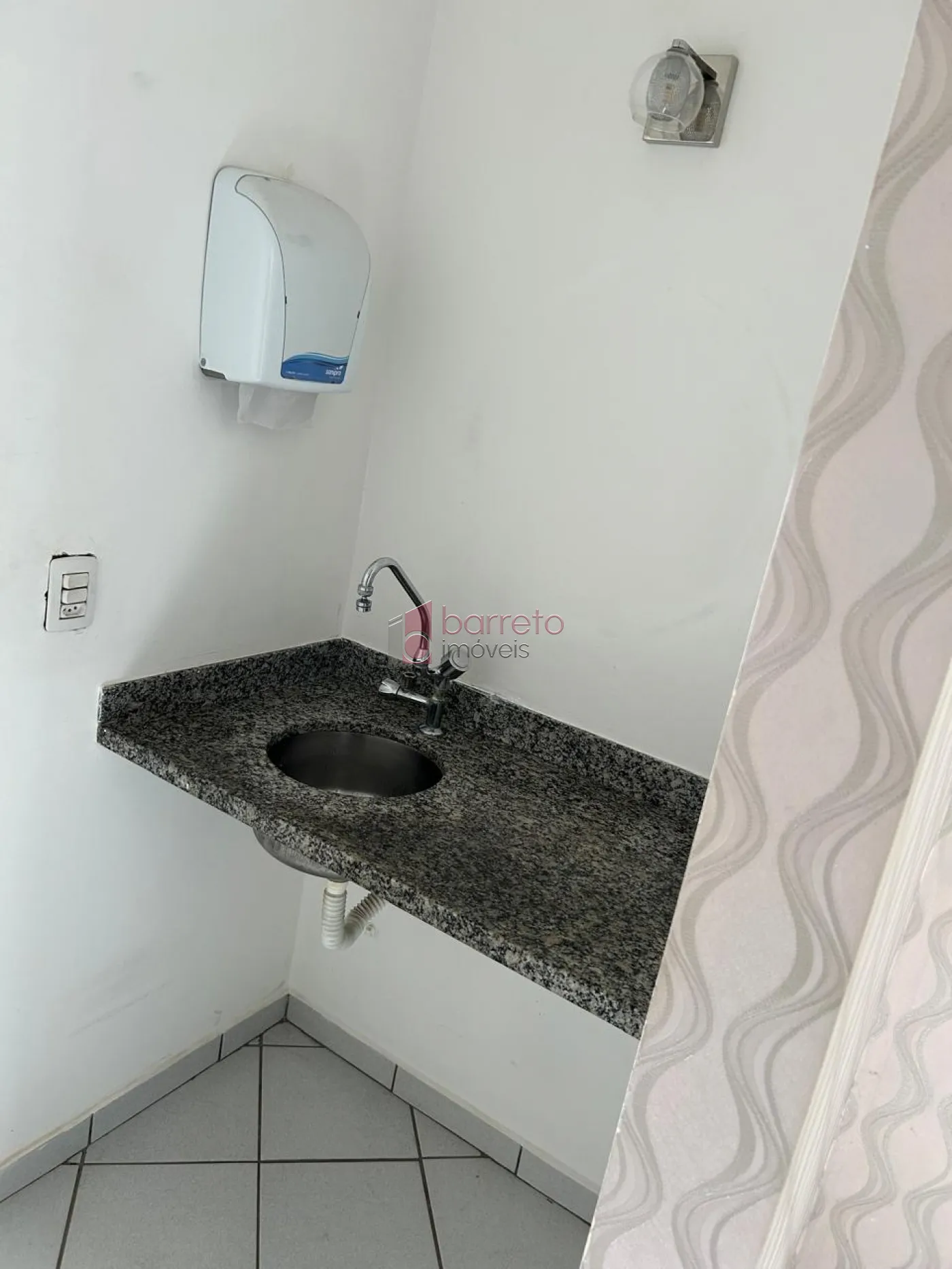 SALA COMERCIAL NO EDIFÍCIO JATOBÁ NO CENTRO – JUNDIAÍ/SP