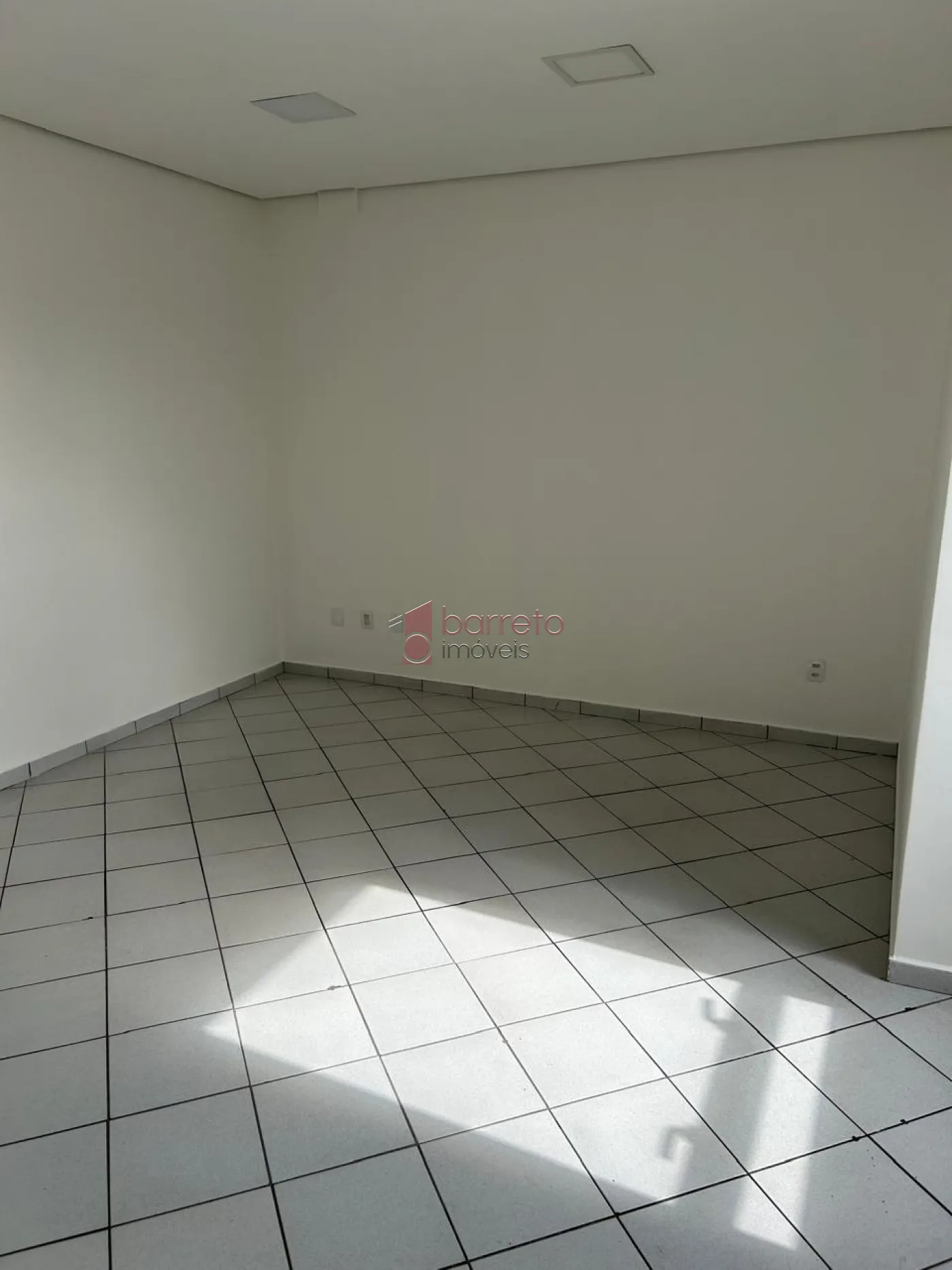 SALA-COMERCIAL-NO-EDIFICIO-JATOBA-NO-CENTRO-JUNDIAISP-L63807 SALA COMERCIAL NO EDIFÍCIO JATOBÁ NO CENTRO – JUNDIAÍ/SP