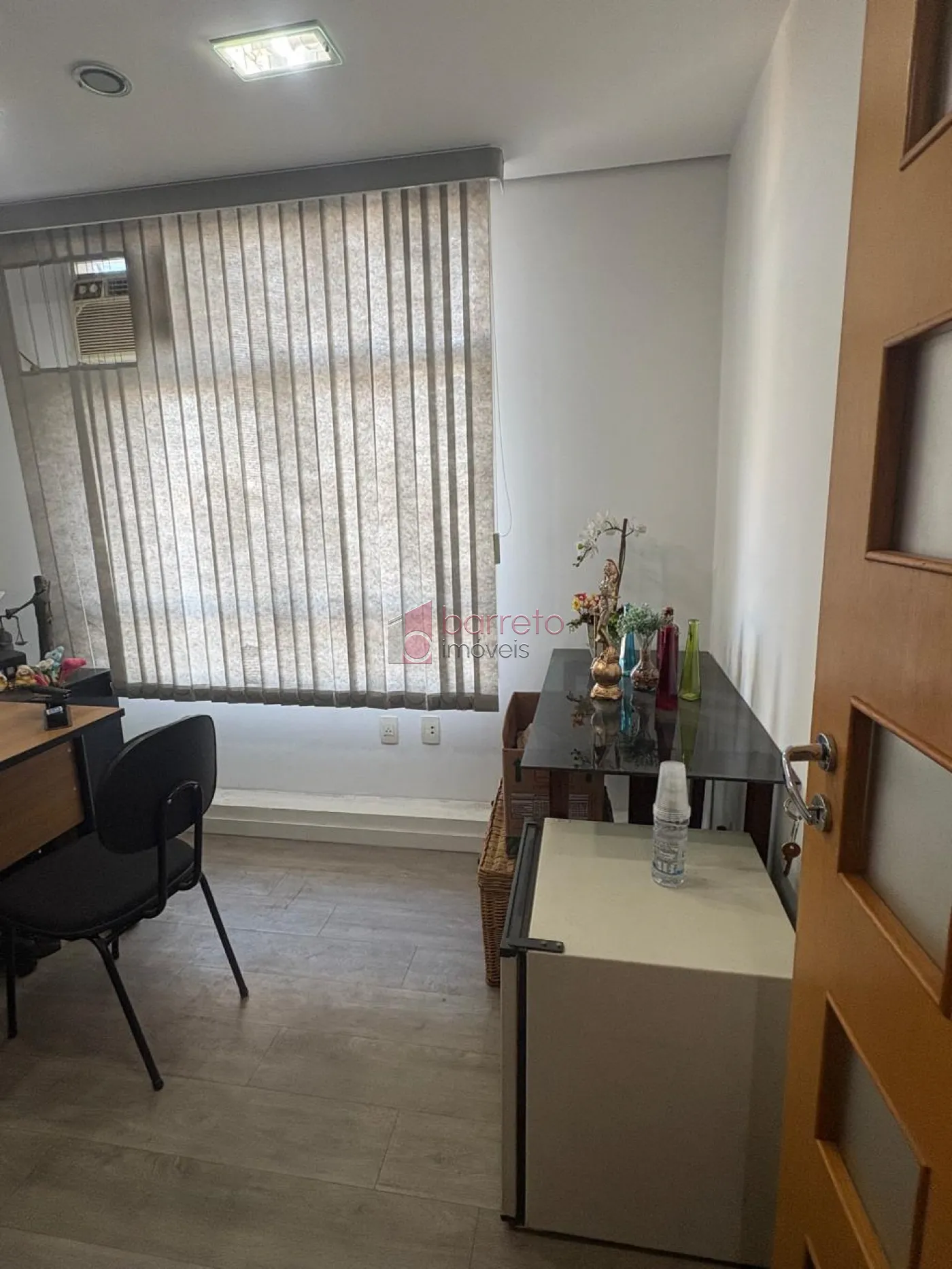 SALA COMERCIAL PARA LOCAÇÃO NO CONDOMÍNIO TEBAS OFFICE – JUNDIAÍ/SP