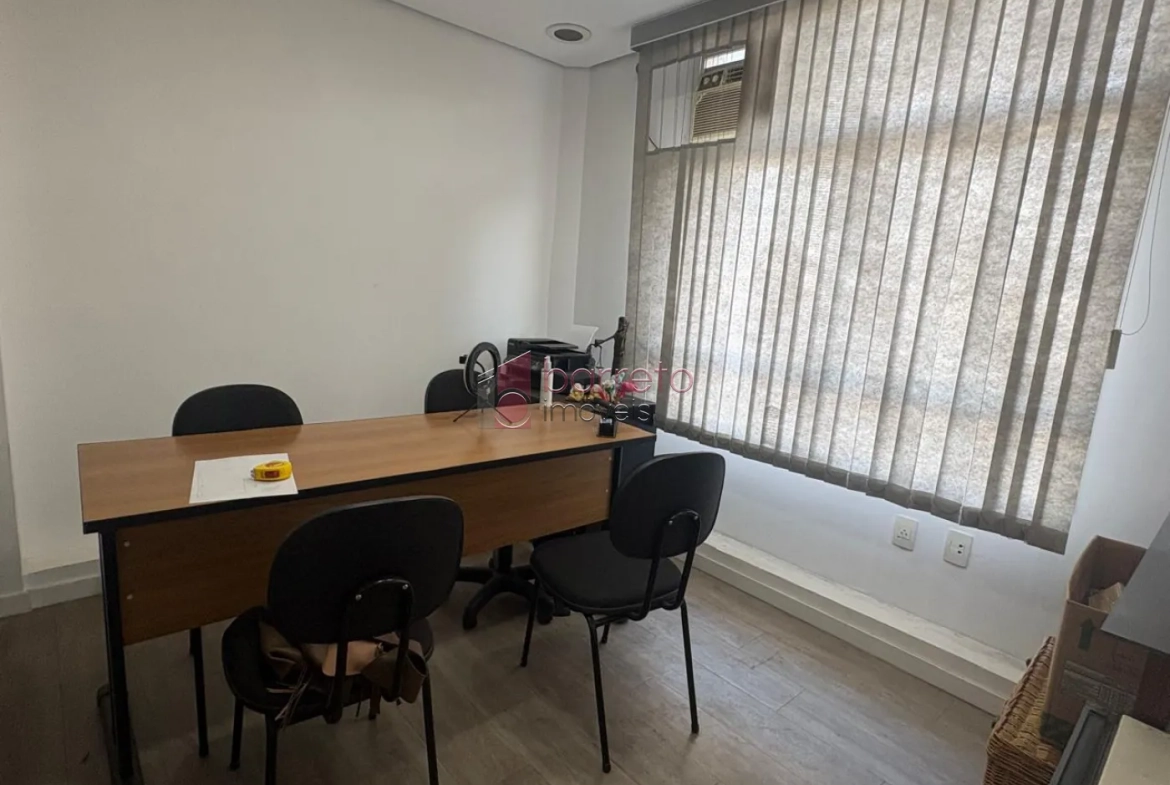SALA COMERCIAL PARA LOCAÇÃO NO CONDOMÍNIO TEBAS OFFICE – JUNDIAÍ/SP