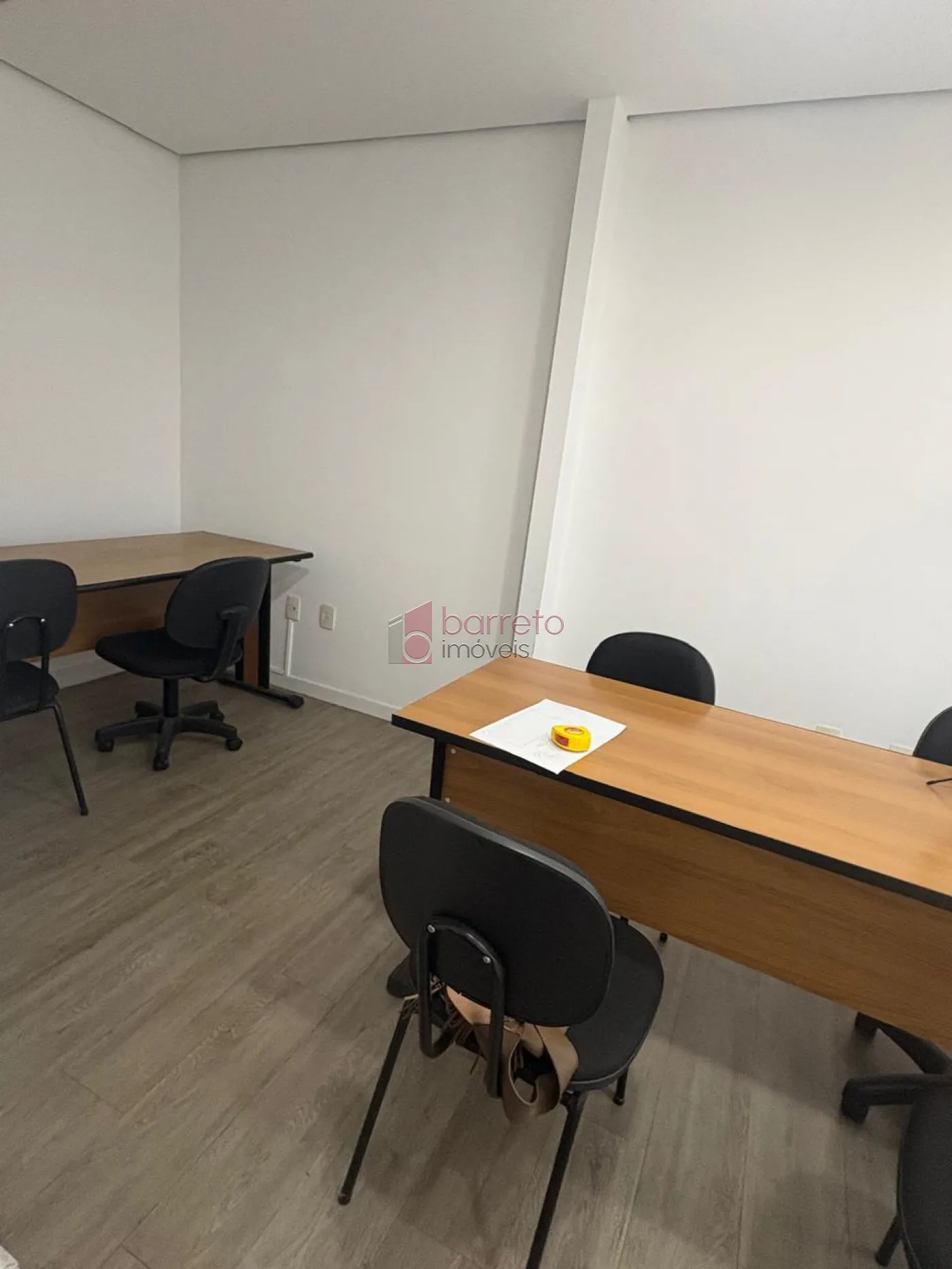SALA COMERCIAL PARA LOCAÇÃO NO CONDOMÍNIO TEBAS OFFICE – JUNDIAÍ/SP