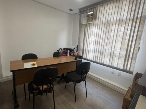 SALA COMERCIAL PARA LOCAÇÃO NO CONDOMÍNIO TEBAS OFFICE – JUNDIAÍ/SP