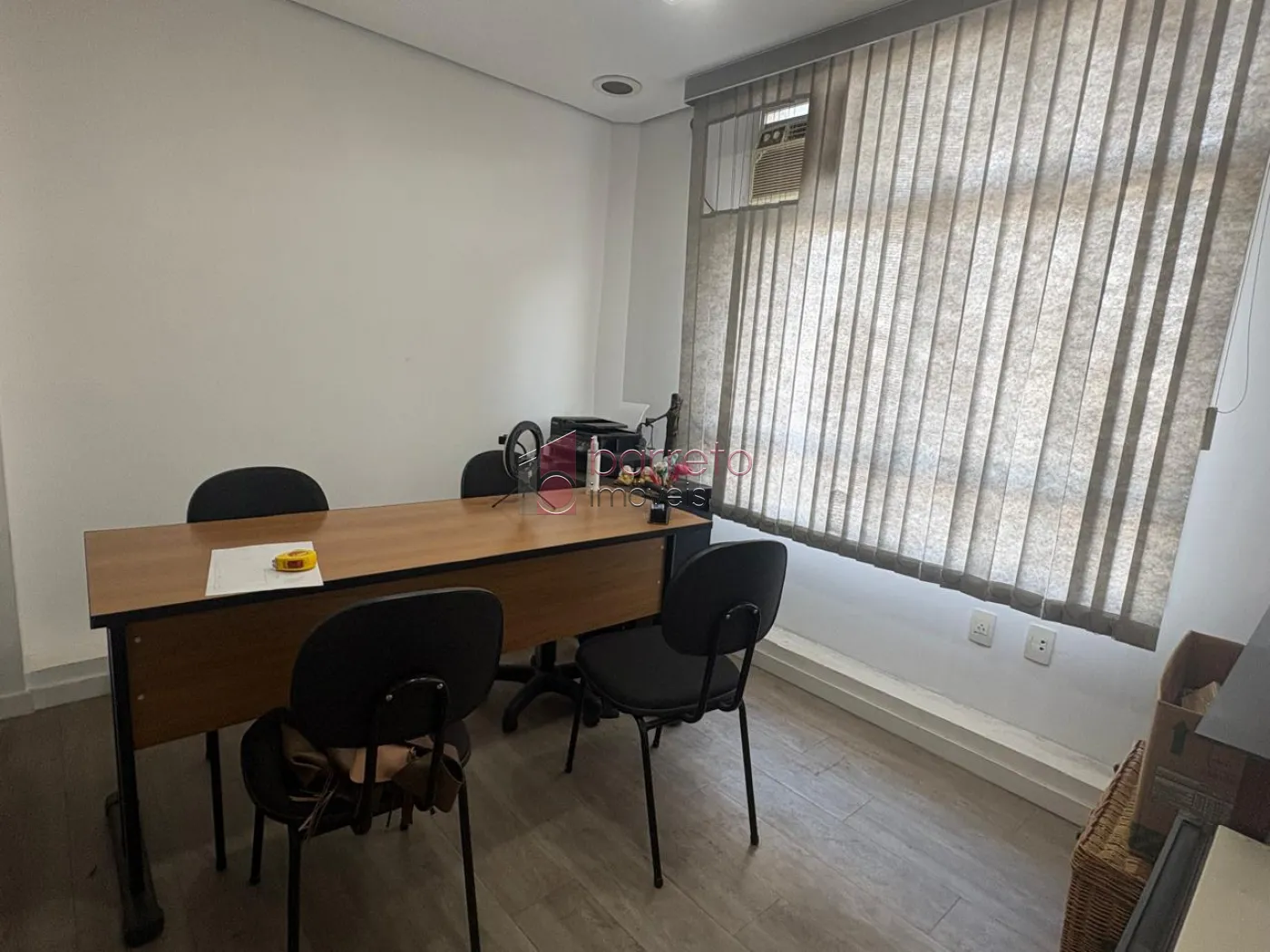 SALA COMERCIAL PARA LOCAÇÃO NO CONDOMÍNIO TEBAS OFFICE – JUNDIAÍ/SP