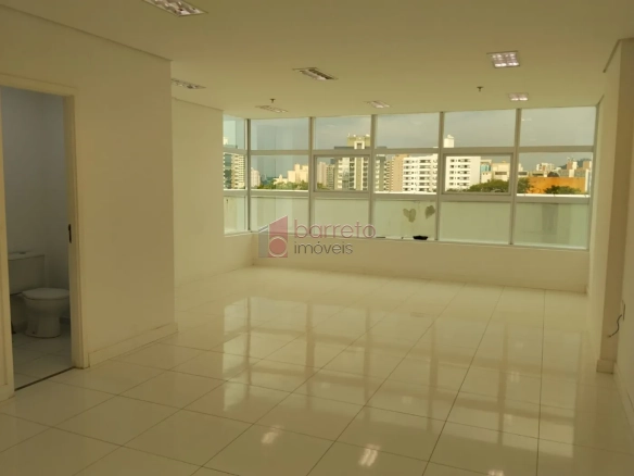 SALA COMERCIAL PARA LOCAÇÃO NO EDIFÍCIO GOLDEN OFFICE – JUNDIAÍ/SP