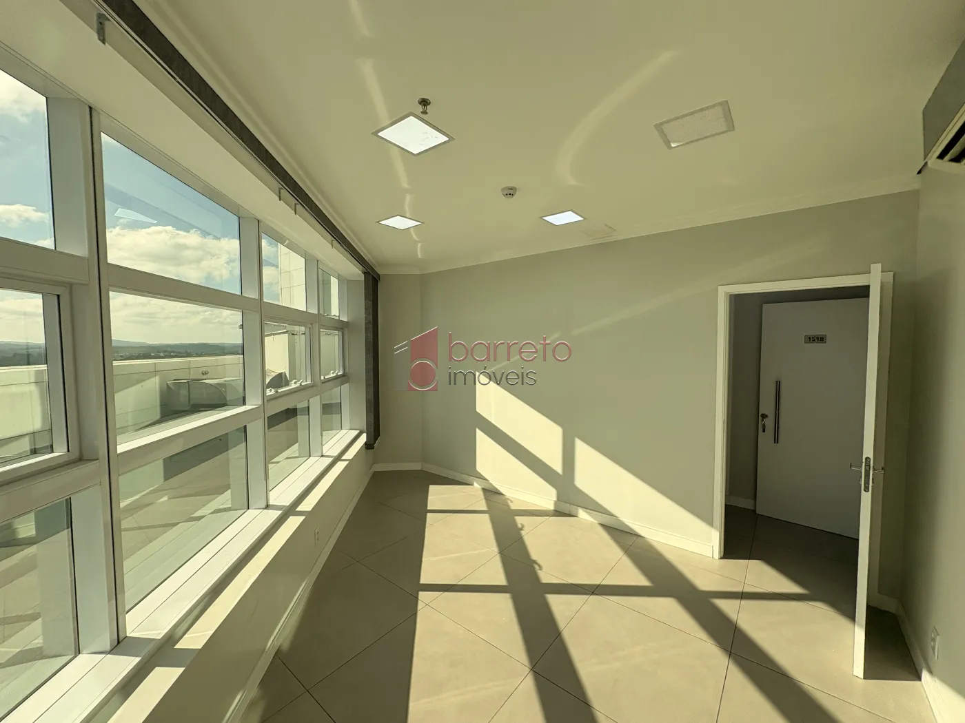 SALA COMERCIAL PARA LOCAÇÃO NO GOLDEN OFFICE – JUNDIAÍ/SP