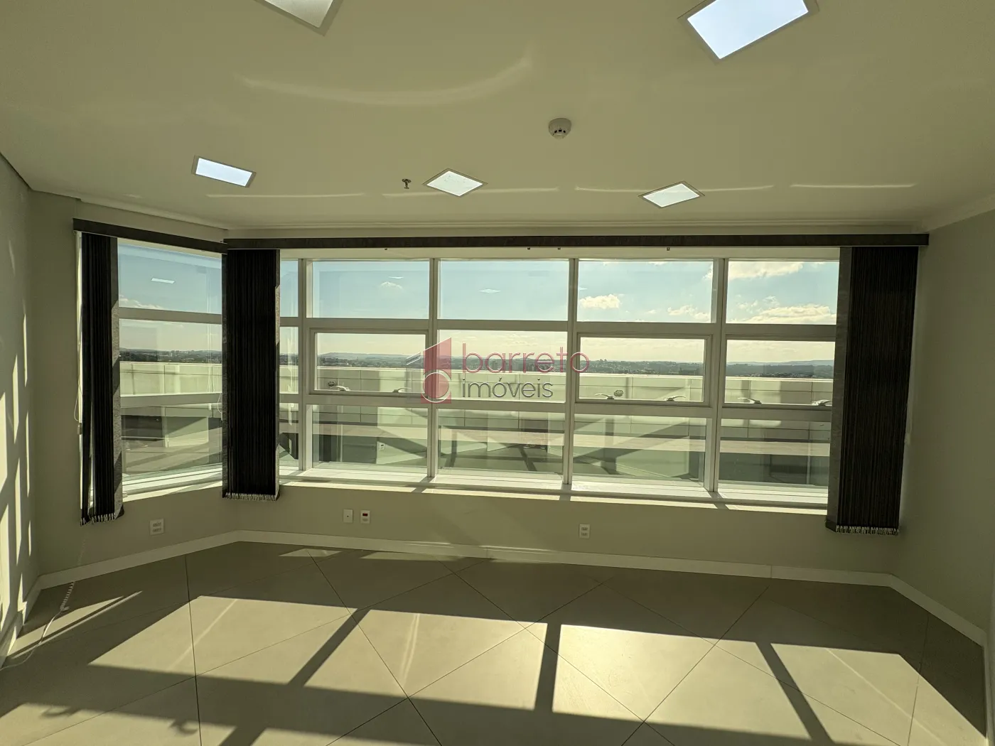 SALA COMERCIAL PARA LOCAÇÃO NO GOLDEN OFFICE – JUNDIAÍ/SP
