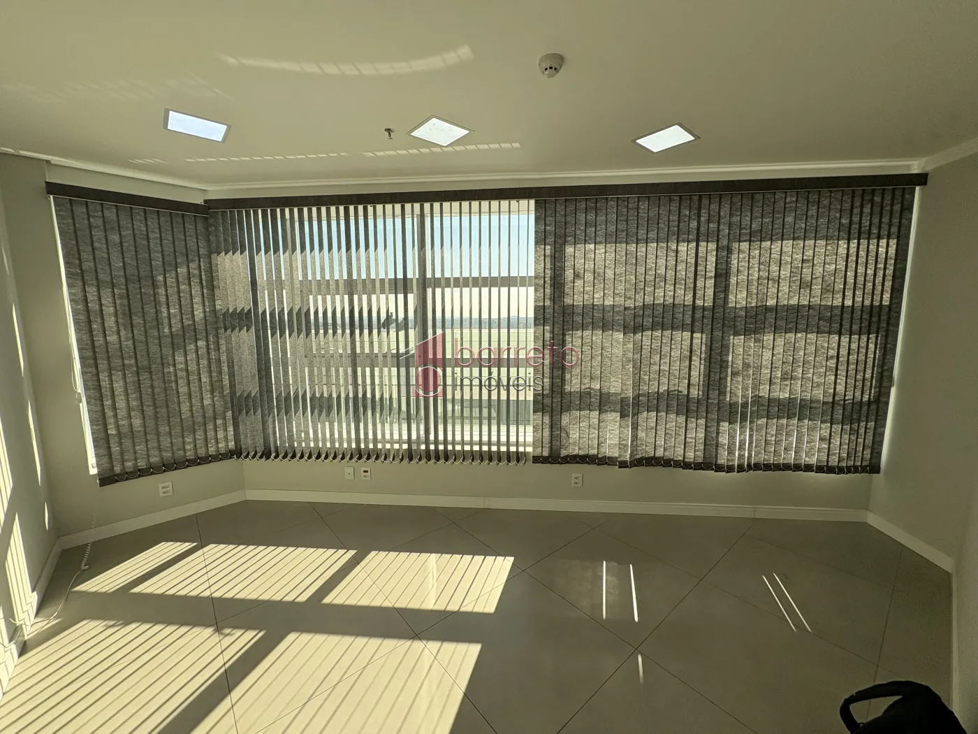 SALA COMERCIAL PARA LOCAÇÃO NO GOLDEN OFFICE – JUNDIAÍ/SP