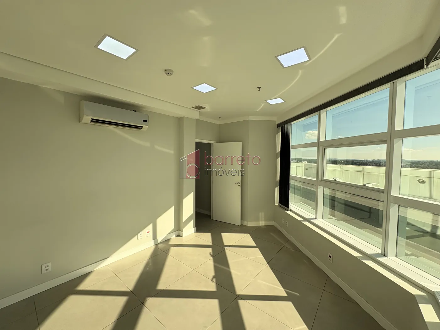 SALA COMERCIAL PARA LOCAÇÃO NO GOLDEN OFFICE – JUNDIAÍ/SP