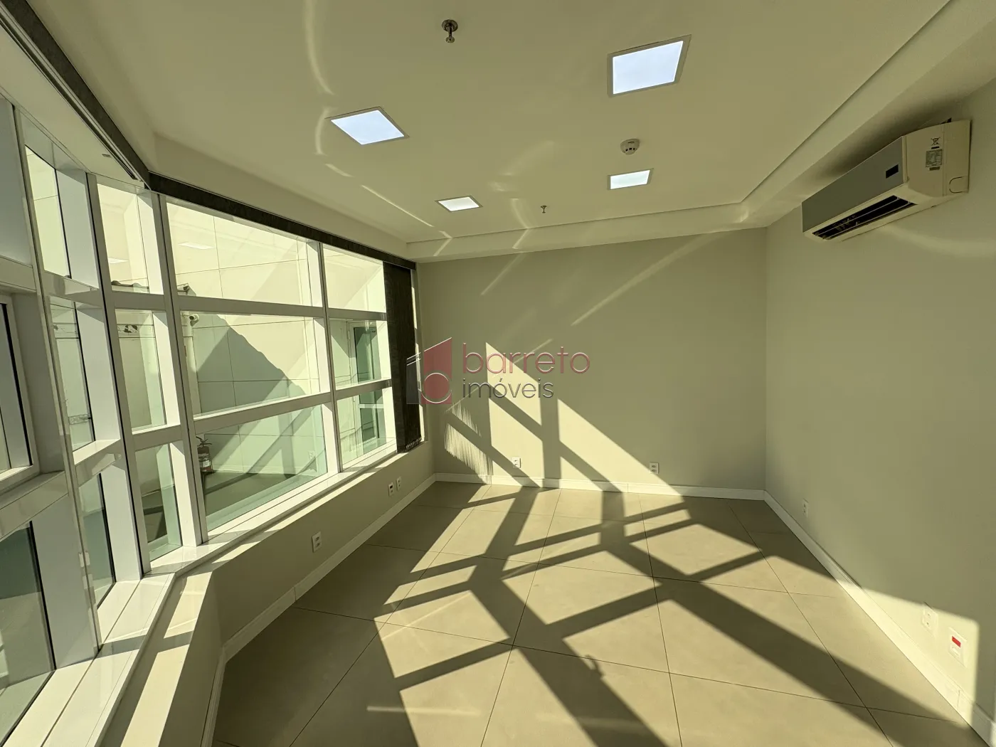 SALA COMERCIAL PARA LOCAÇÃO NO GOLDEN OFFICE – JUNDIAÍ/SP