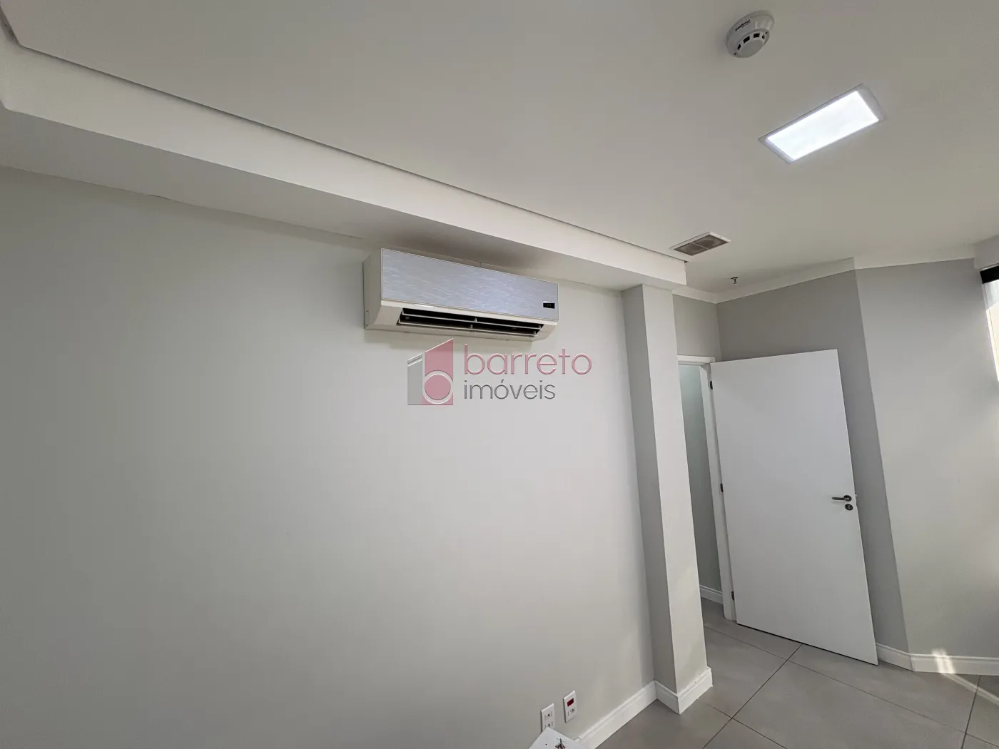 SALA COMERCIAL PARA LOCAÇÃO NO GOLDEN OFFICE – JUNDIAÍ/SP