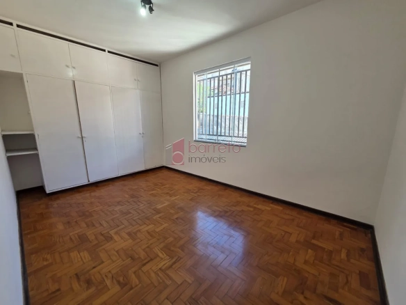 SOBRADO COMERCIAL E RESIDENCIAL COM EDÍCULA PARA LOCAÇÃO NO CENTRO – JUNDIAÍ/SP