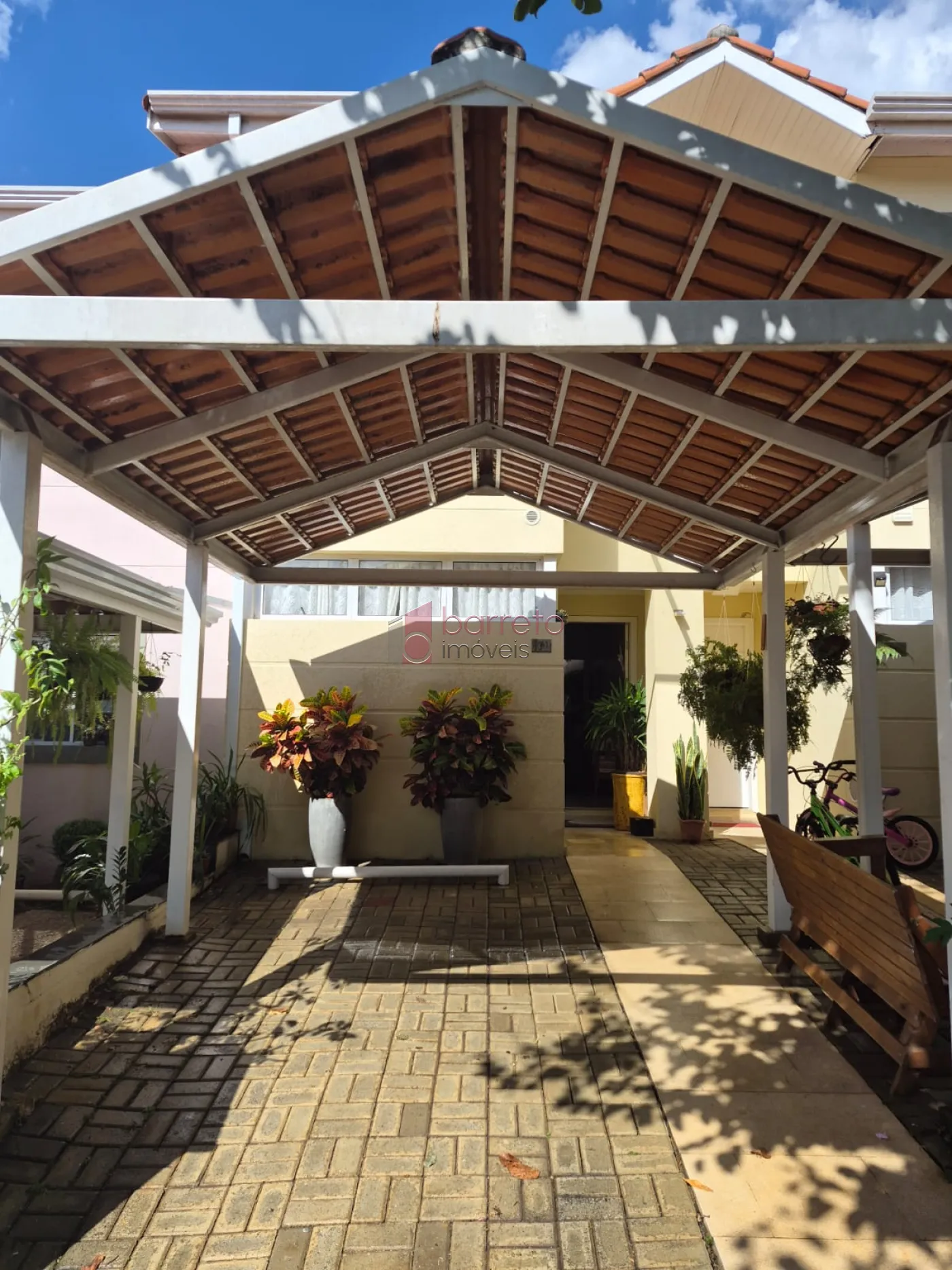 SOBRADO MOBILIADO PARA LOCAÇÃO NO CONDOMÍNIO BELLA COLÔNIA – JUNDIAÍ/SP