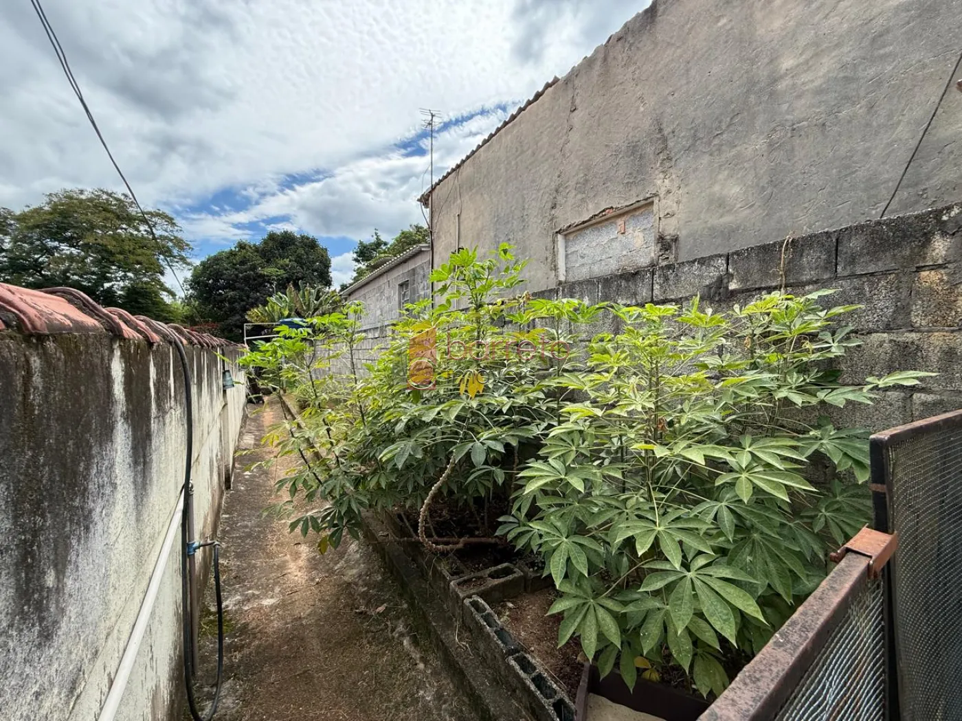 CHÁCARA COM 05 SUÍTES À VENDA NO BAIRRO MINAS DE INHANDJARA – ITUPEVA/SP