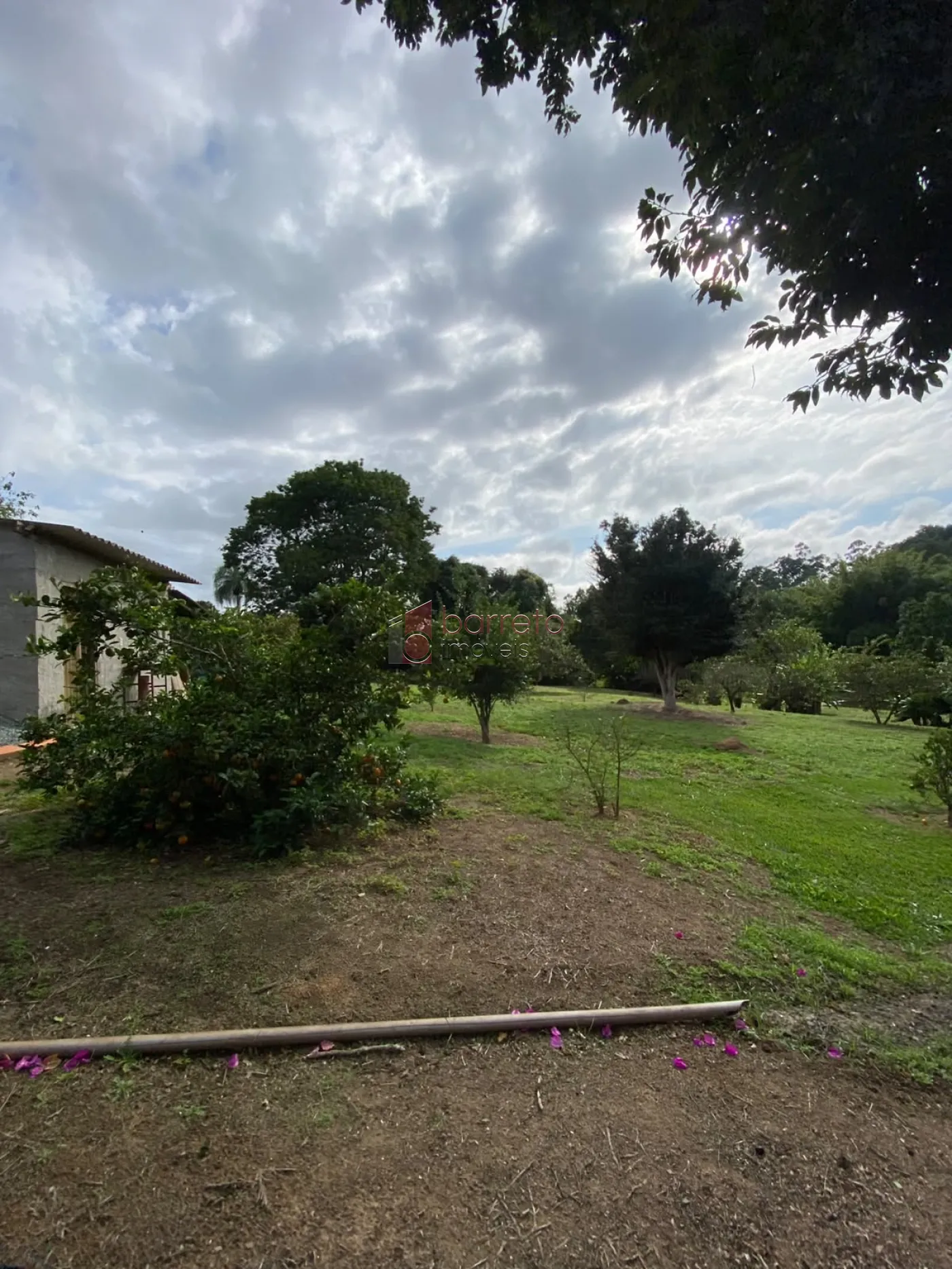 SÍTIO COM 20.530 M² – 03 CASAS INDEPENDENTES – ITUPEVA/SP