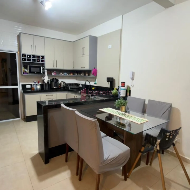 CASA COM 02 SUÍTES À VENDA NO RESERVA DOS MANACÁS – BAIRRO NOVA TRIESTE EM JARINU/SP
