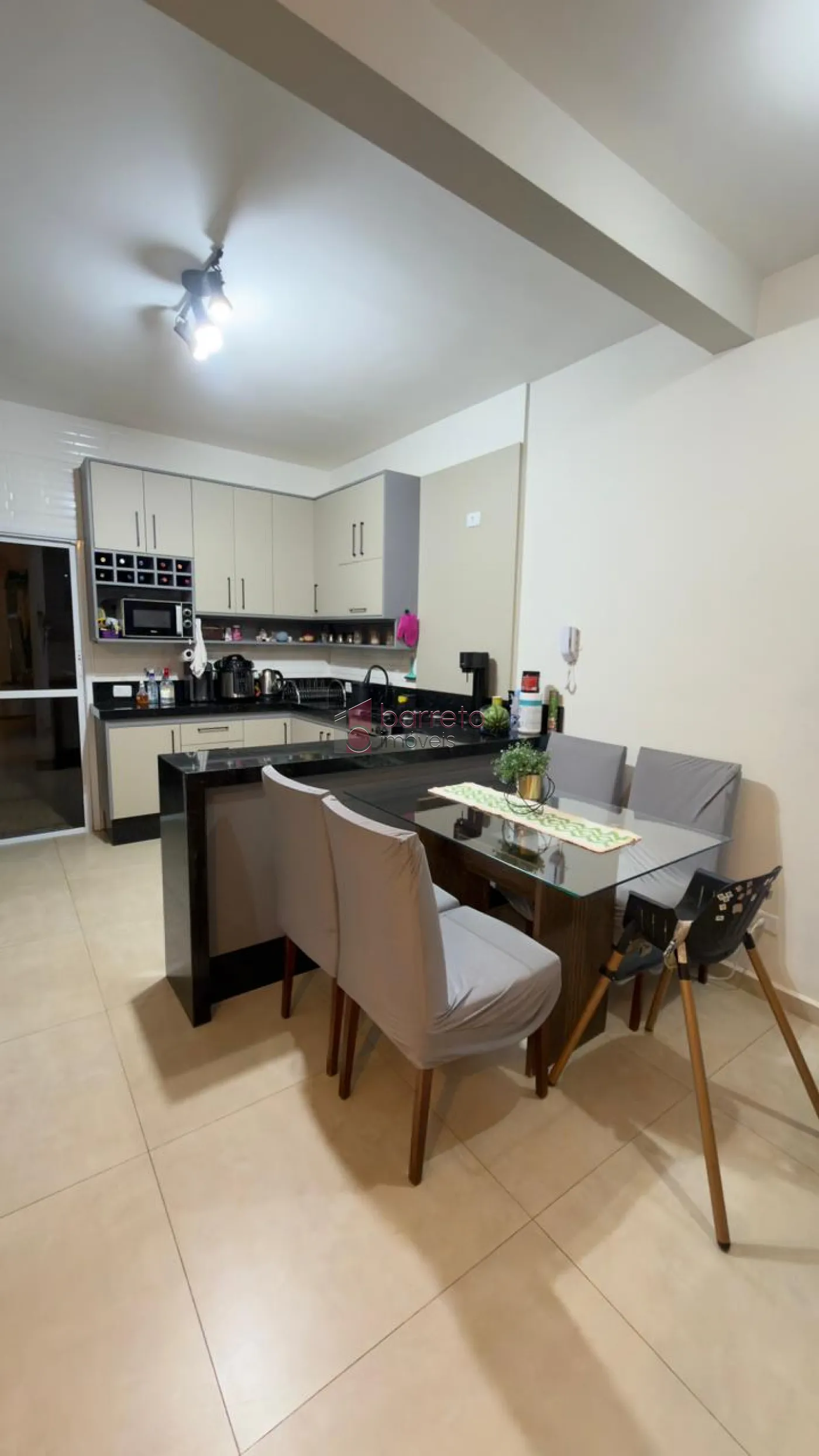 CASA COM 02 SUÍTES À VENDA NO RESERVA DOS MANACÁS – BAIRRO NOVA TRIESTE EM JARINU/SP