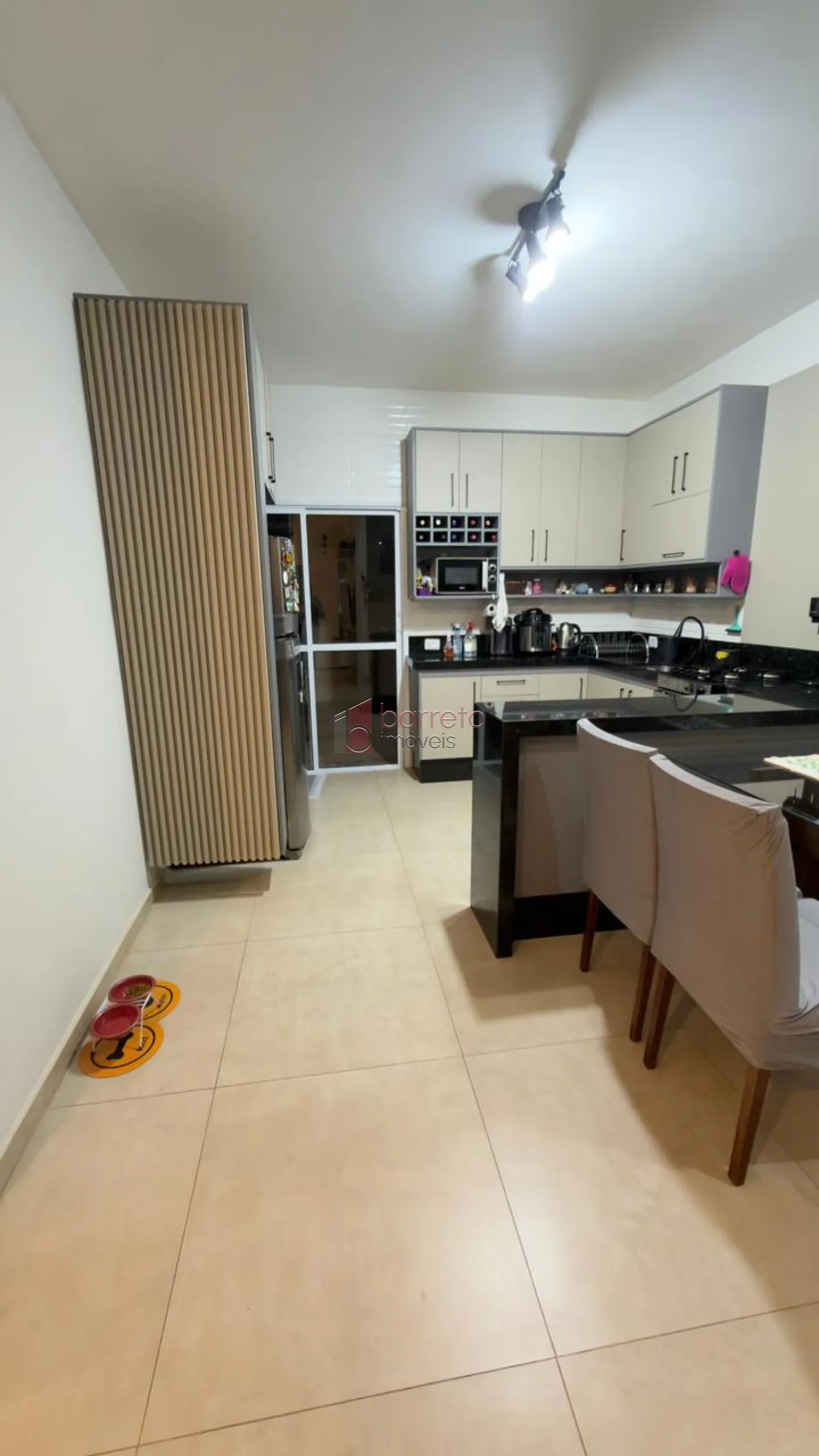 CASA COM 02 SUÍTES À VENDA NO RESERVA DOS MANACÁS – BAIRRO NOVA TRIESTE EM JARINU/SP