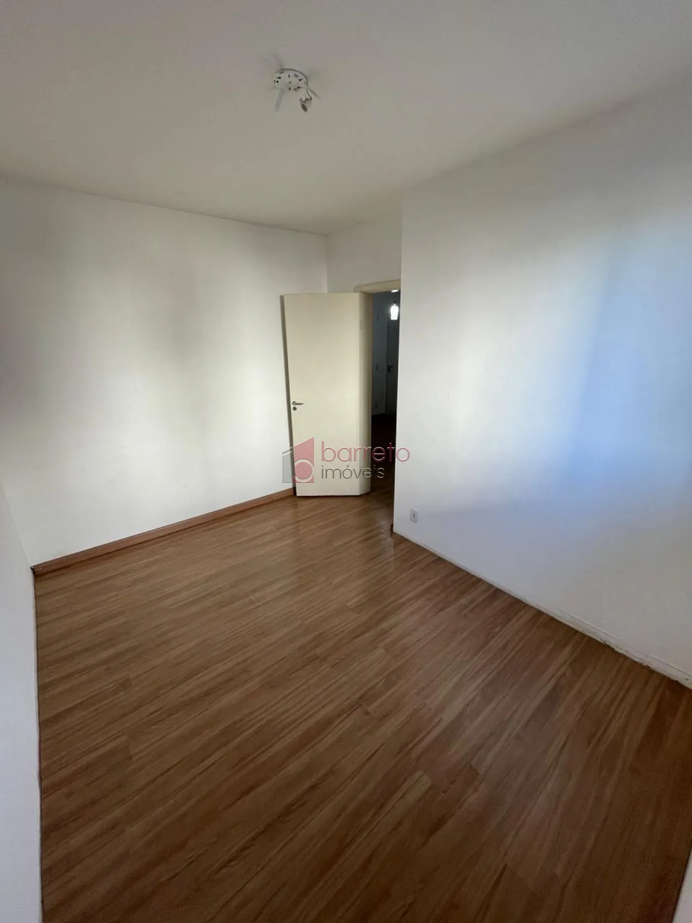 APARTAMENTO TÉRREO PARA LOCAÇÃO E VENDA NO CONDOMÍNIO PARQUE JAMILE – JUNDIAÍ/SP