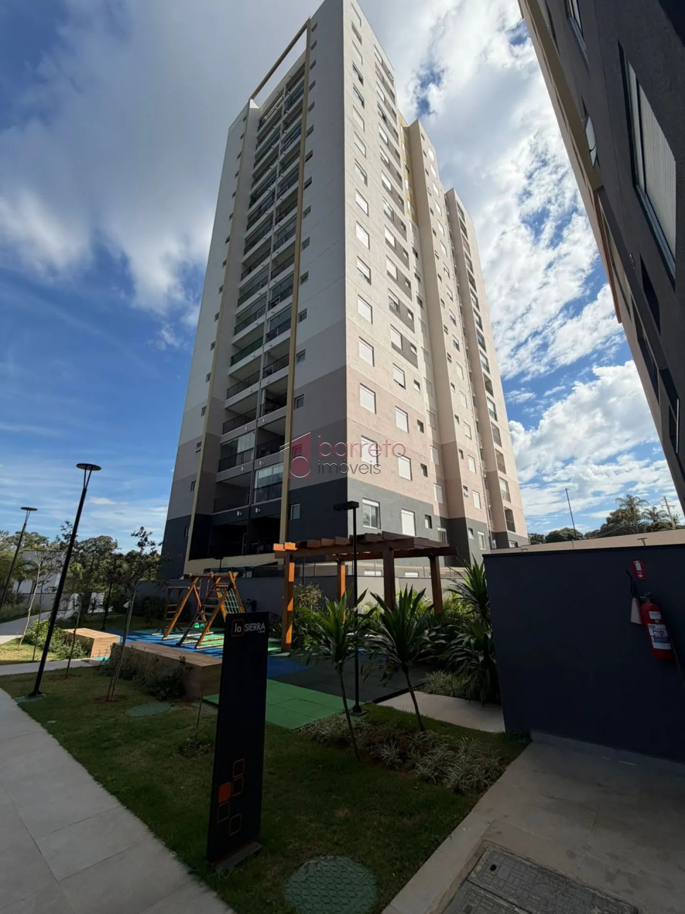 APARTAMENTO COM 03 QUARTOS À VENDA NO CONDOMÍNIO LA SIERRA – MEDEIROS – JUNDIAÍ/SP