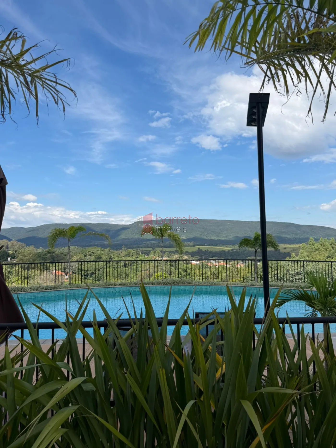 APARTAMENTO COM 03 QUARTOS À VENDA NO CONDOMÍNIO LA SIERRA – MEDEIROS – JUNDIAÍ/SP