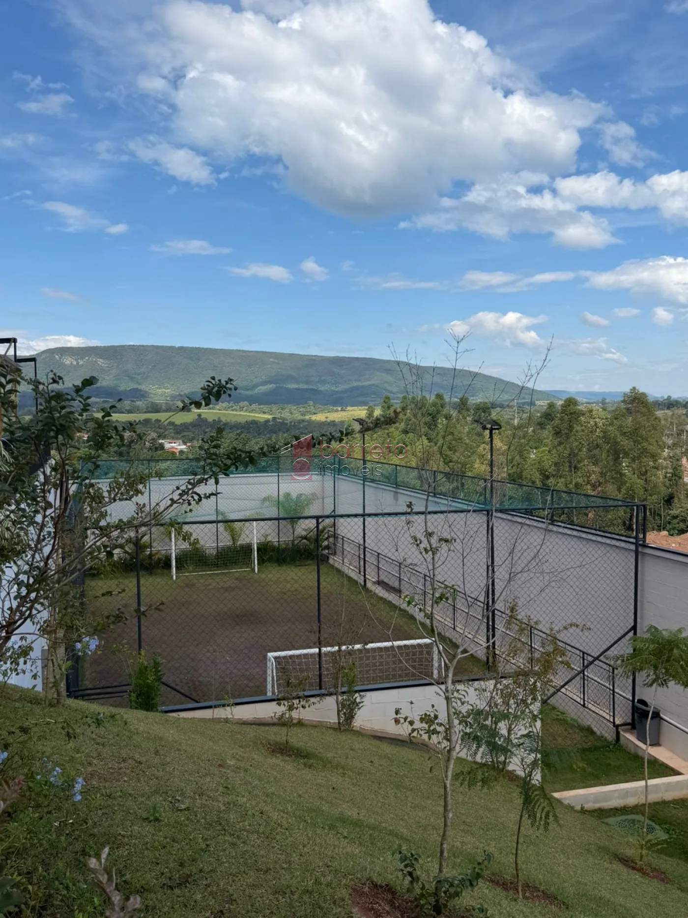 APARTAMENTO COM 03 QUARTOS À VENDA NO CONDOMÍNIO LA SIERRA – MEDEIROS – JUNDIAÍ/SP