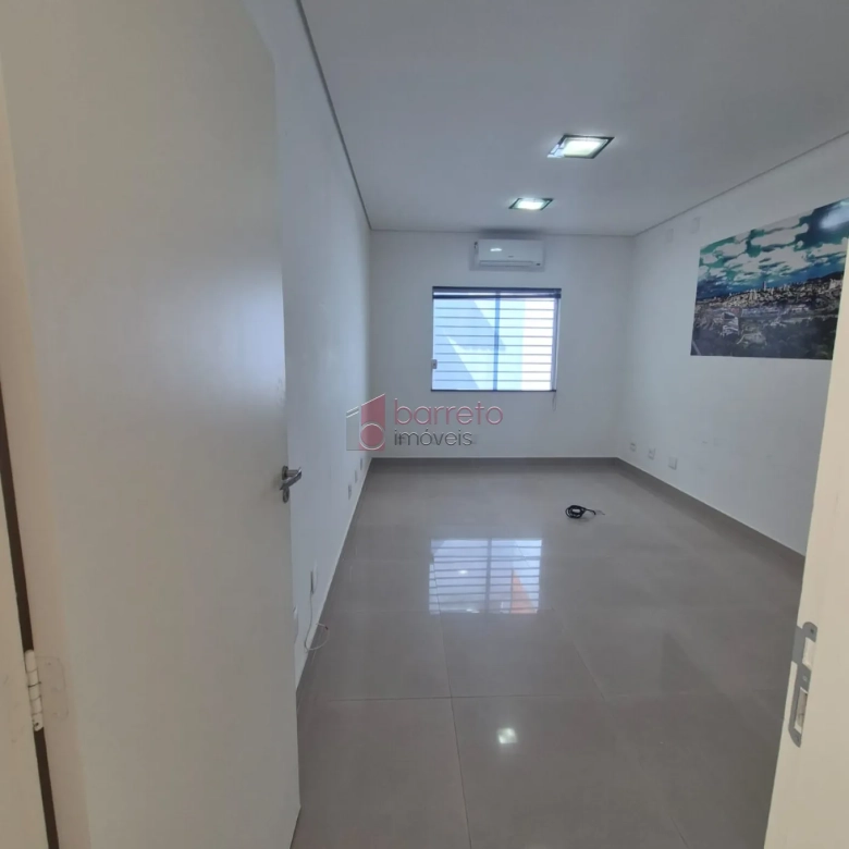 CASA DE USO MISTO À VENDA NO JARDIM ESPLANADA EM JUNDIAÍ/SP