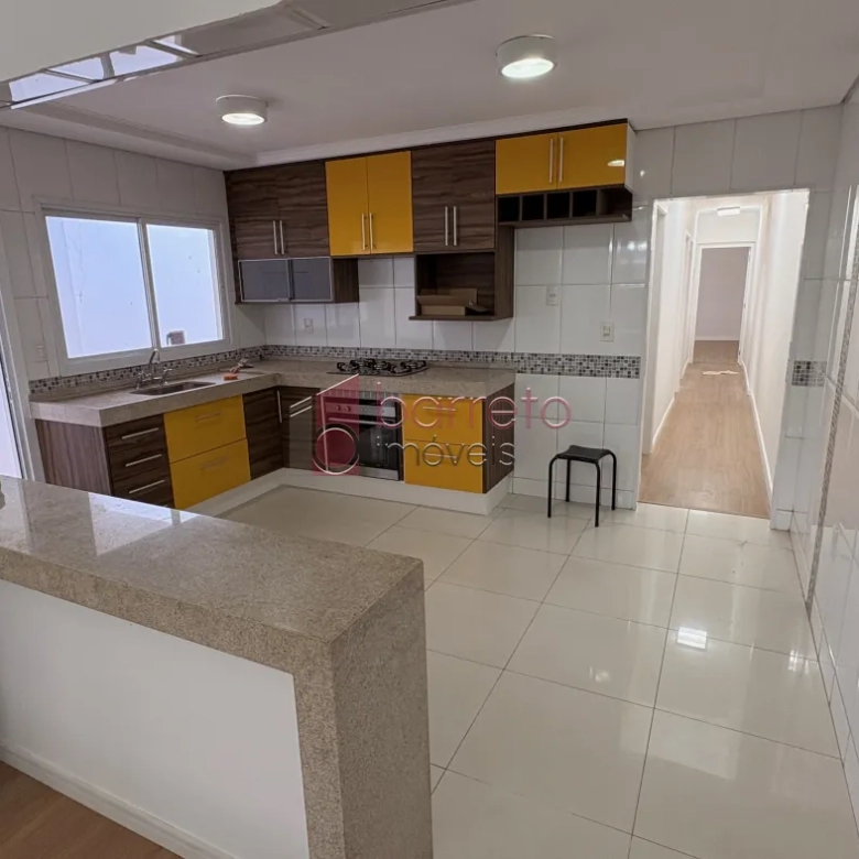 CASA À VENDA NO BAIRRO VILA HORTOLÂNDIA EM JUNDIAÍ/SP