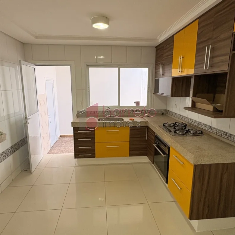 CASA À VENDA NO BAIRRO VILA HORTOLÂNDIA EM JUNDIAÍ/SP