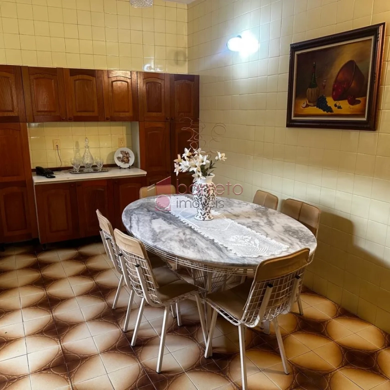 CASA À VENDA NO BAIRRO  PARQUE DO COLÉGIO EM JUNDIAÍ/SP