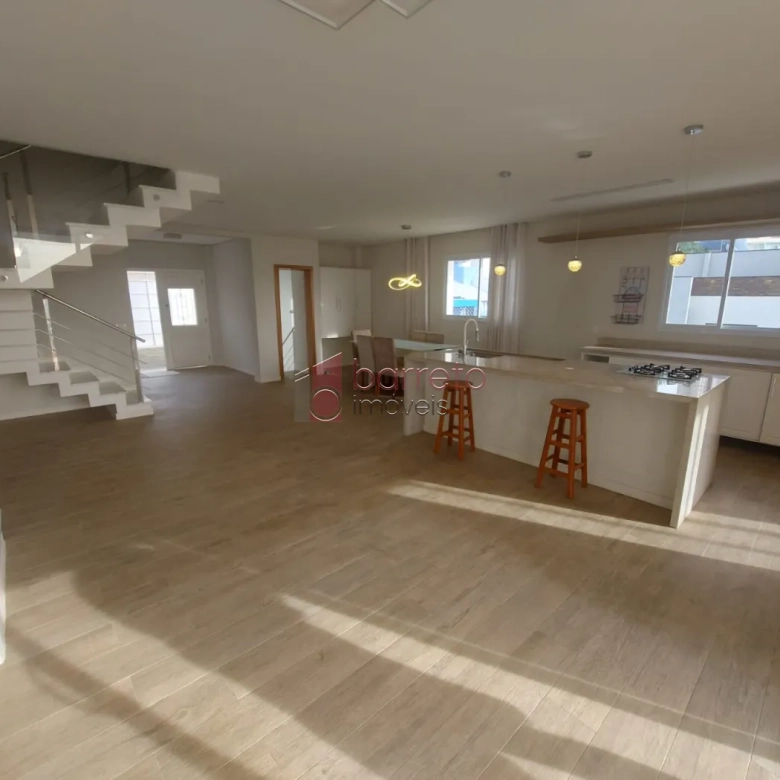 CASA COM PISCINA À VENDA NO RESIDENCIAL NOVE DE JULHO EM JUNDIAÍ/SP