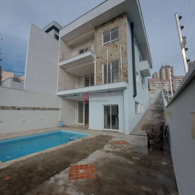 CASA COM PISCINA À VENDA NO RESIDENCIAL NOVE DE JULHO EM JUNDIAÍ/SP