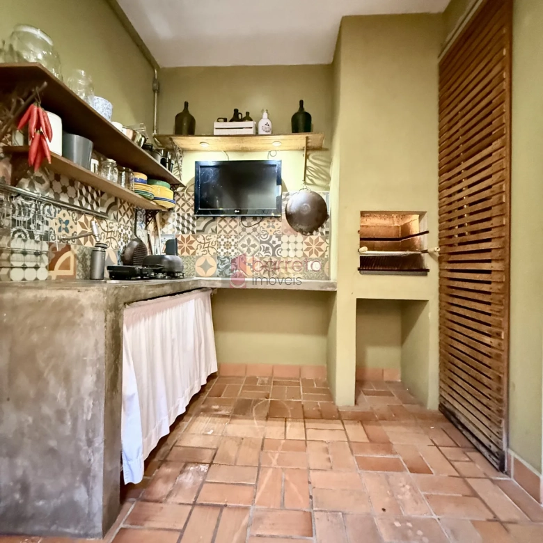 CASA COM 4 SÚITES À VENDA NA REGIÃO CENTRAL DE JUNDIAÍ/SP